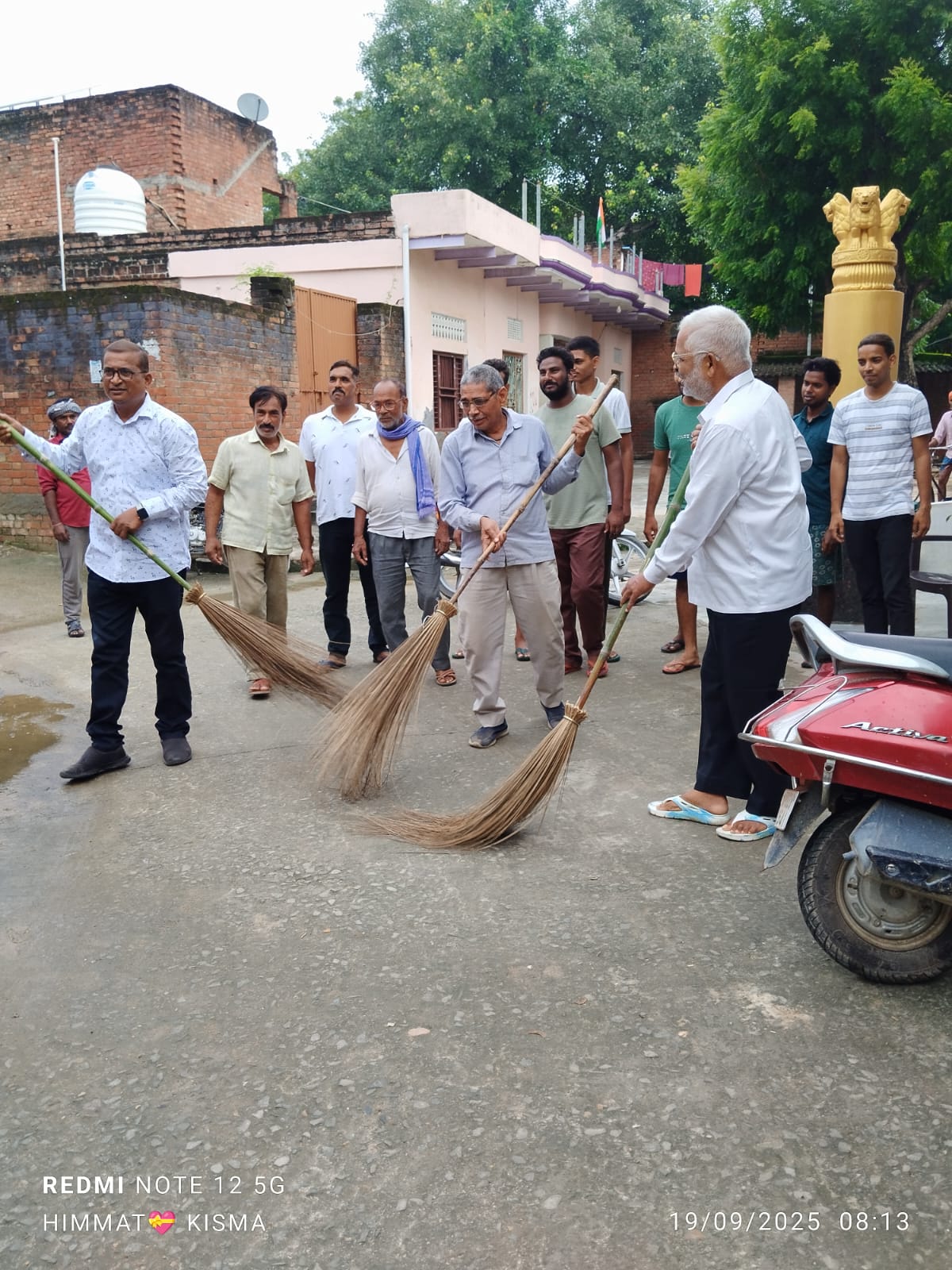 नगरपालिका परिषद जौनपुर के तत्वाधान में सभाषद द्वारा चलाया गया स्वच्छ मिशन कार्यक्रम