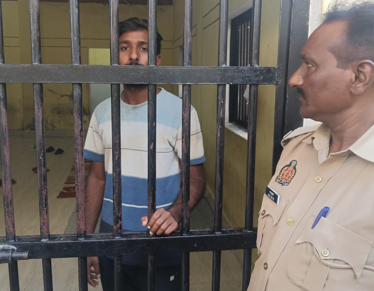 फर्रुखाबाद:नाबालिग से दुष्कर्म के अभियुक्त को कमालगंज पुलिस ने किया गिरफ्तार