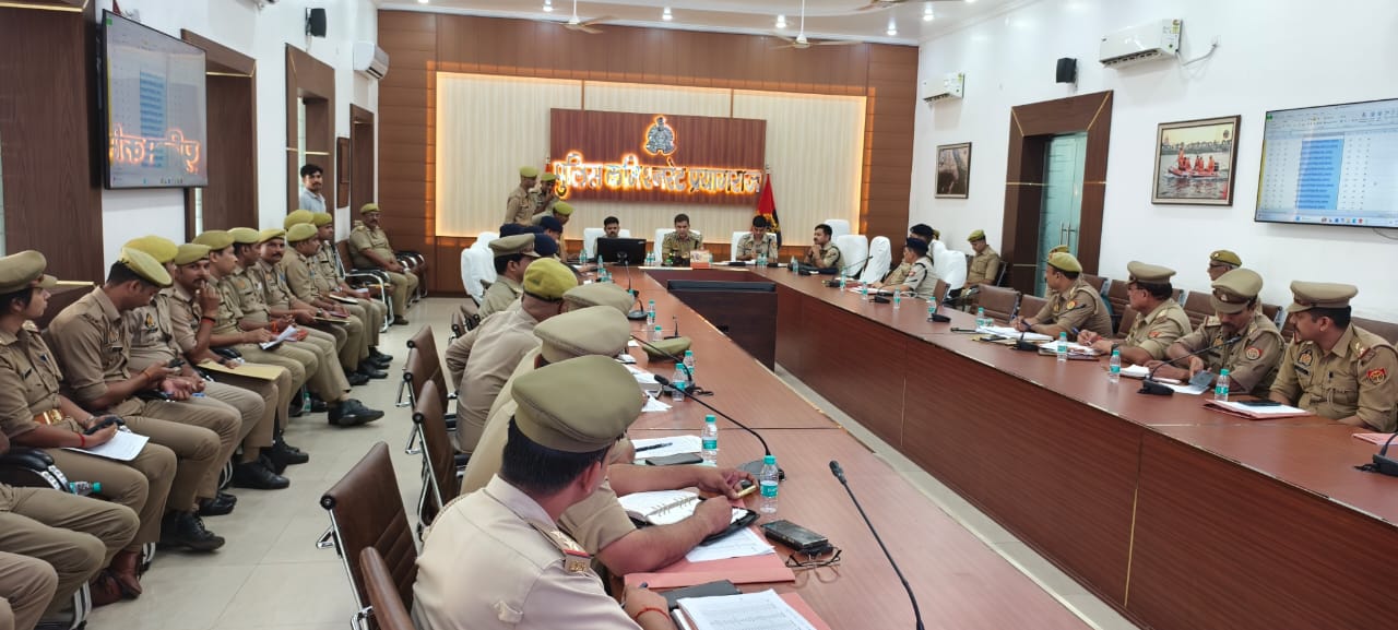 रिजर्व पुलिस लाइन्स प्रयागराज में एकीकृत शिकायत निवारण प्रणाली के सम्बन्ध में बैठक आयोजित की गयी।