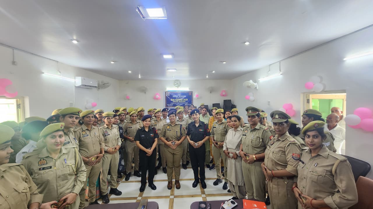 फर्रुखाबाद में “स्वस्थ नारी सशक्त परिवार अभियान” के तहत महिला पुलिस कर्मियों को किया गया जागरूक।
