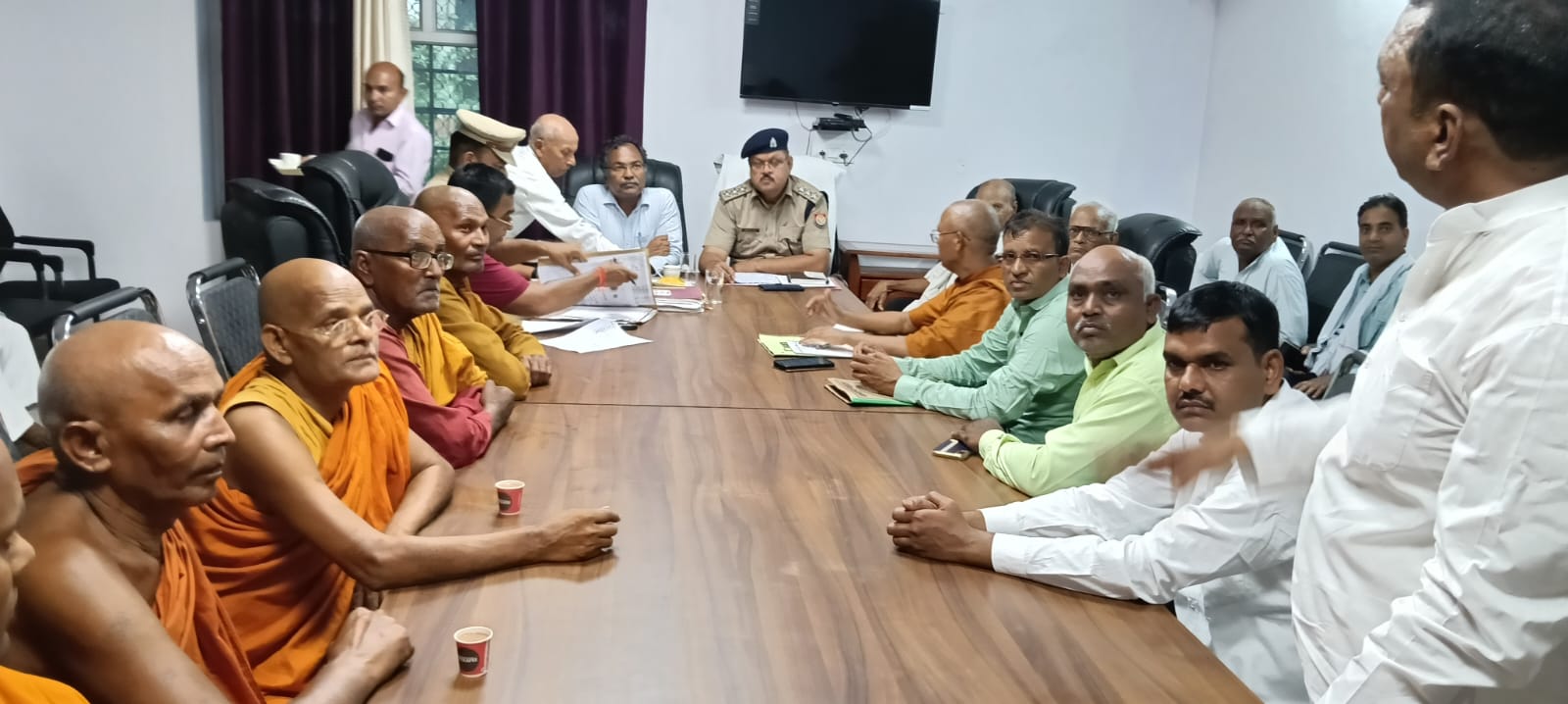 फर्रुखाबाद:आगामी त्योहारों पर शांति व्यवस्था बनाए रखने हेतु पीस कमेटी बैठक।