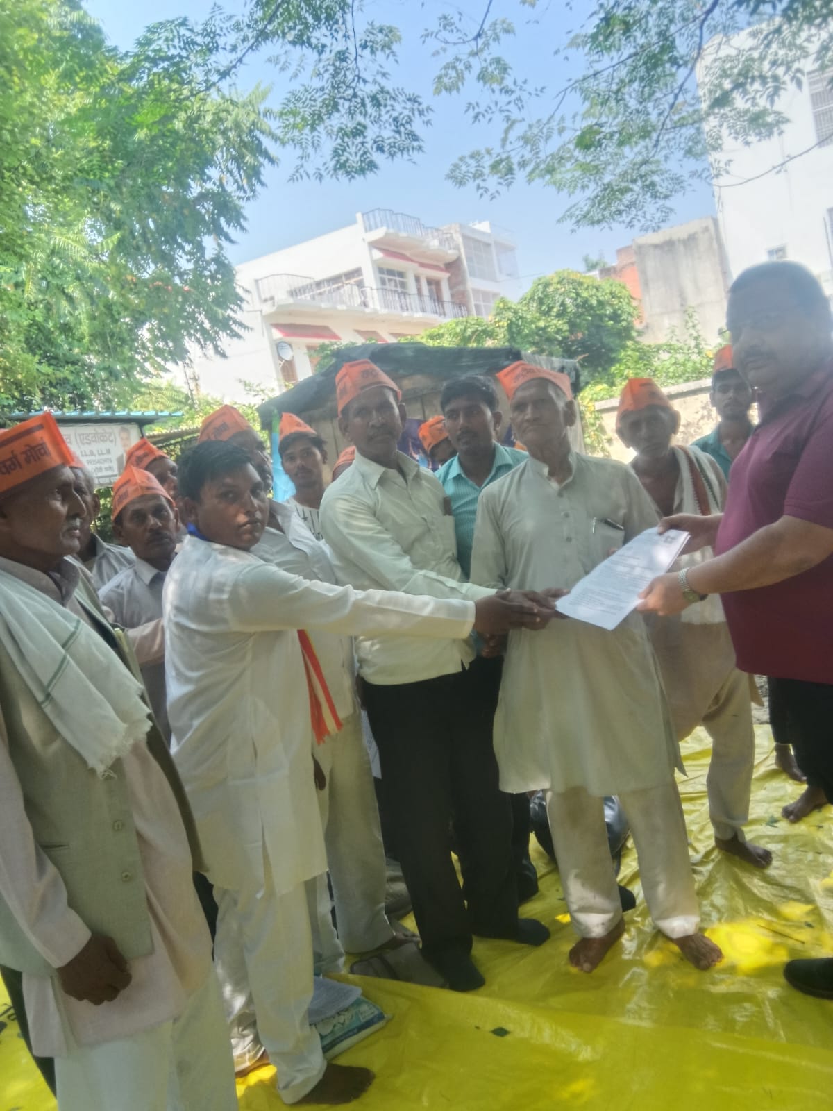 फर्रुखाबाद में किसानों व सामाजिक न्याय के लिए धरना प्रदर्शन।