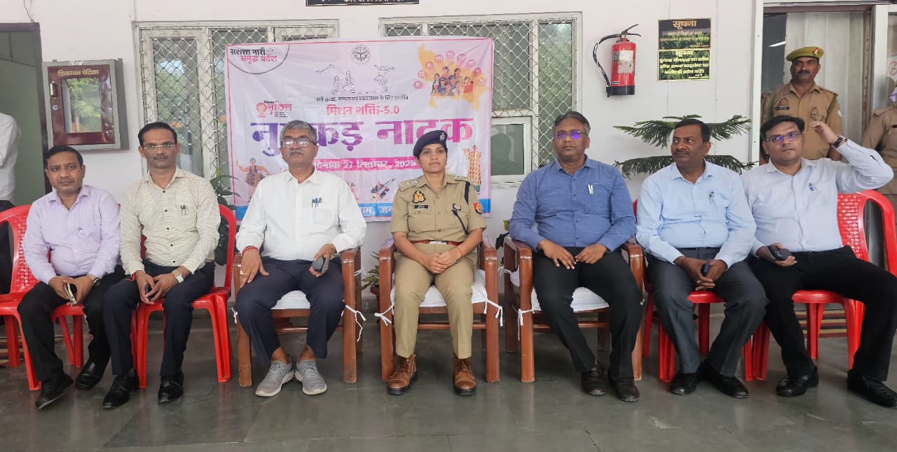 फर्रुखाबाद:शारदीय नवरात्रि पर “मिशन शक्ति” अभियान के तहत नुक्कड़ नाटक व हस्ताक्षर अभियान आयोजित
