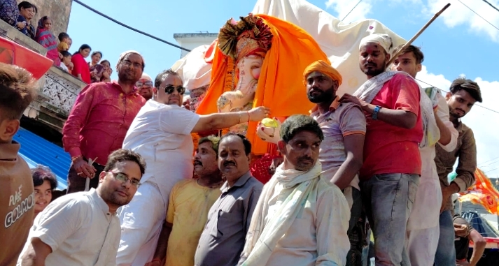 पीलीभीत: बिलसंडा में धूमधाम से किया गया गणेश विसर्जन।
