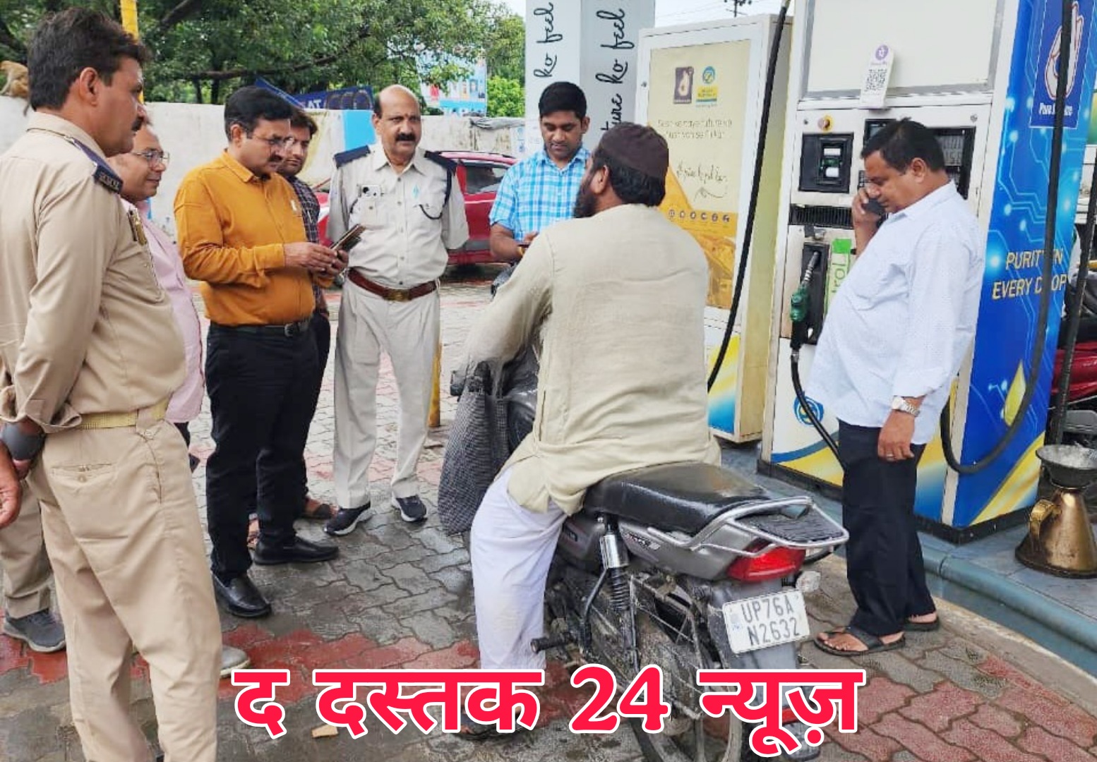 फर्रुखाबाद में लागू हुआ "नो हेलमेट, नो फ्यूल" नियम – अभियान के दूसरे दिन 38 चालान, ₹1.25 लाख जुर्माना