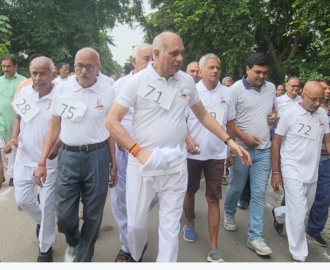 बरेली - आंवला विधानसभा के अंतर्गत पशुधन मंत्री धर्मपाल सिंह के नेतृत्व में निरामया हॉस्पिटल से गौशाला तक मा. प्रधानमंत्री श्री नरेंद्र मोदी जी के 75 वे जन्मदिन के उपलक्ष्य में मनाए जा रहे सेवा पखवाड़े के अंतर्गत ‘नमो रन’ का आयोजन किया गया।