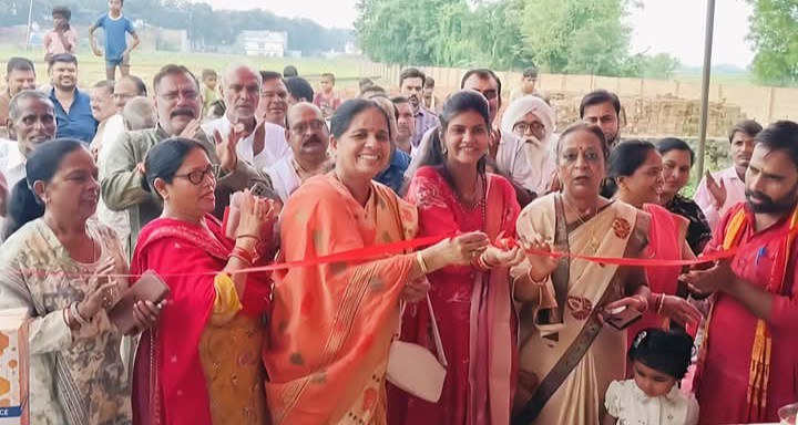 प्रयागराज :  जनपद न्यायाधीश ने न्यायालय में आयोजित नि:शुल्क चिकित्सा शिविर का फीता काट कर किया शुभारंभ