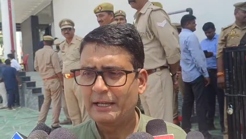 रायबरेली में उत्तर प्रदेश सरकार के मंत्री दिनेश प्रताप सिंह किया विरोध प्रदर्शन