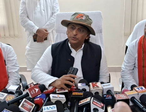 समाजवादी पार्टी के राष्ट्रीय अध्यक्ष अखिलेश यादव पहुंचे इटावा