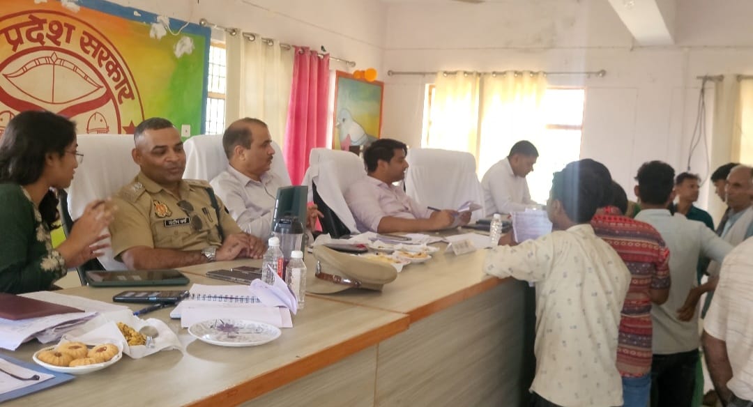 कासगंज:सीडीओ की अध्यक्षता में हुआ समाधान दिवस, पहुंची 27 शिकायत