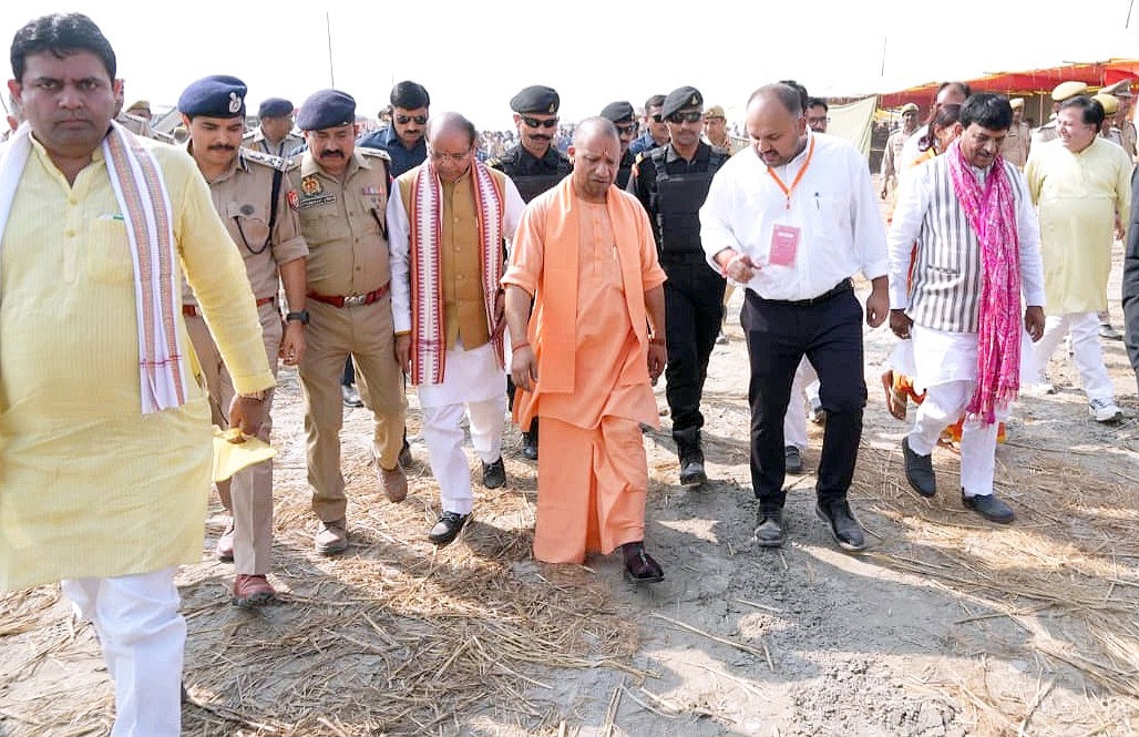 हापुड़:मुख्यमंत्री ने गढ़मुक्तेश्वर व तिगरी मेले की तैयारियों की समीक्षा की, श्रद्धालुओं की सुविधा को सर्वोच्च प्राथमिकता