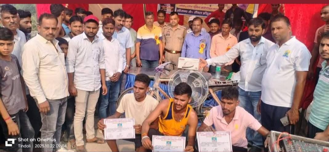 मैनपुरी के ग्राम रठेरा में स्व.भोगीलाल स्मृति जिला स्तरीय दौड़ प्रतियोगिता में अमित यादव ने पाया प्रथम स्थान