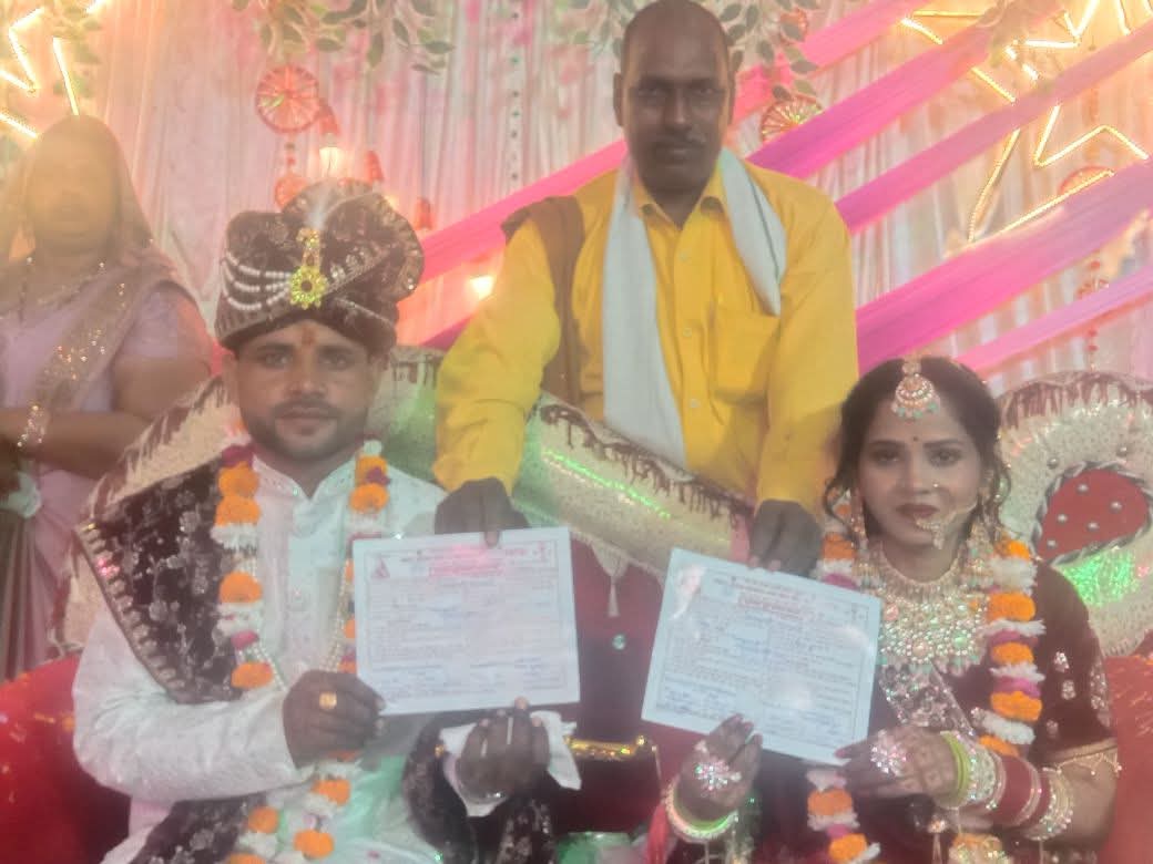 फर्रुखाबाद:विवेक कुमार और राधा का विवाह बौद्ध रीति से सम्पन्न