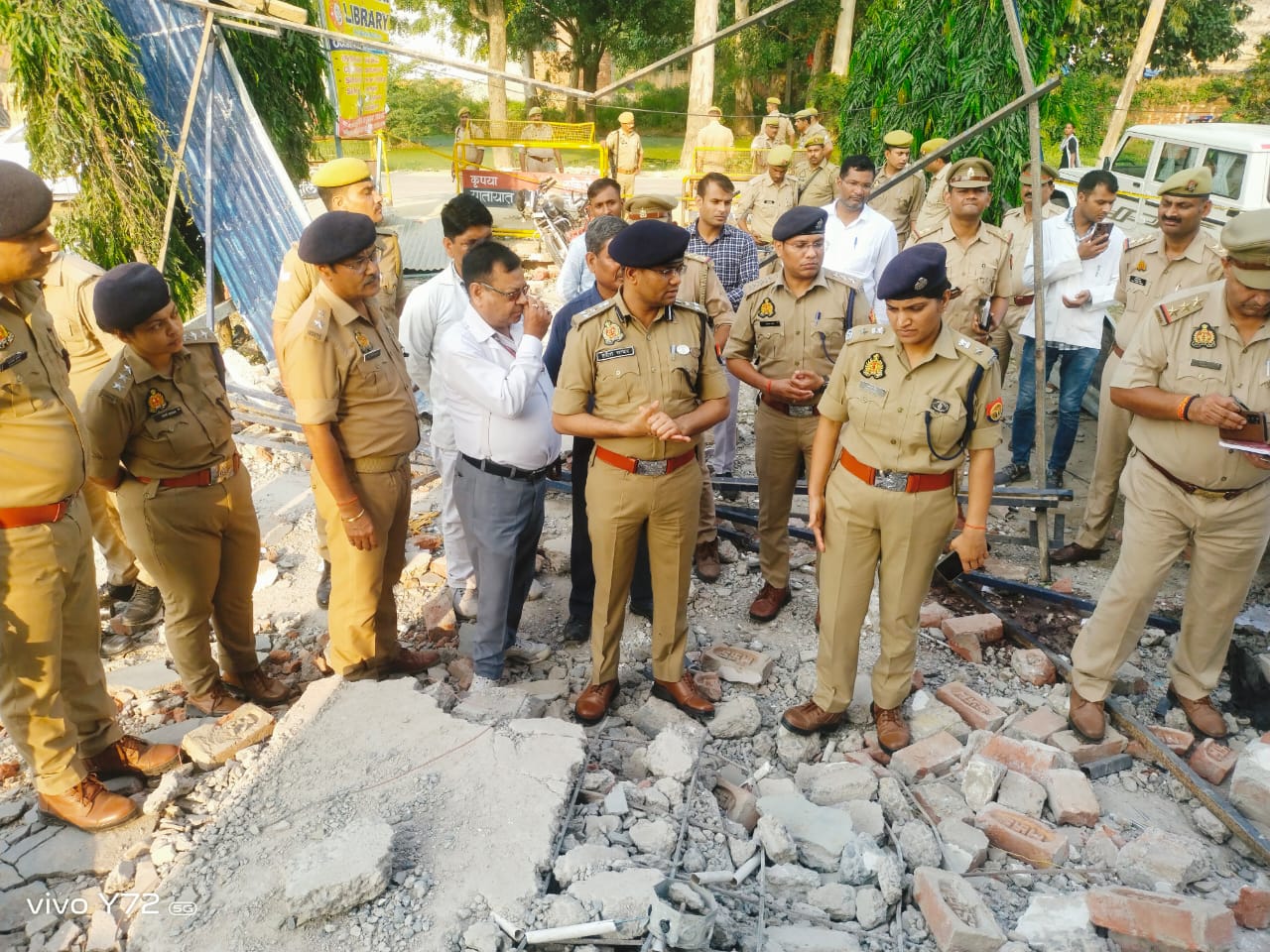 फर्रुखाबाद: कोचिंग सेंटर ब्लास्ट स्थल का डीआईजी ने किया निरीक्षण, कई एजेंसियां जांच में जुटीं