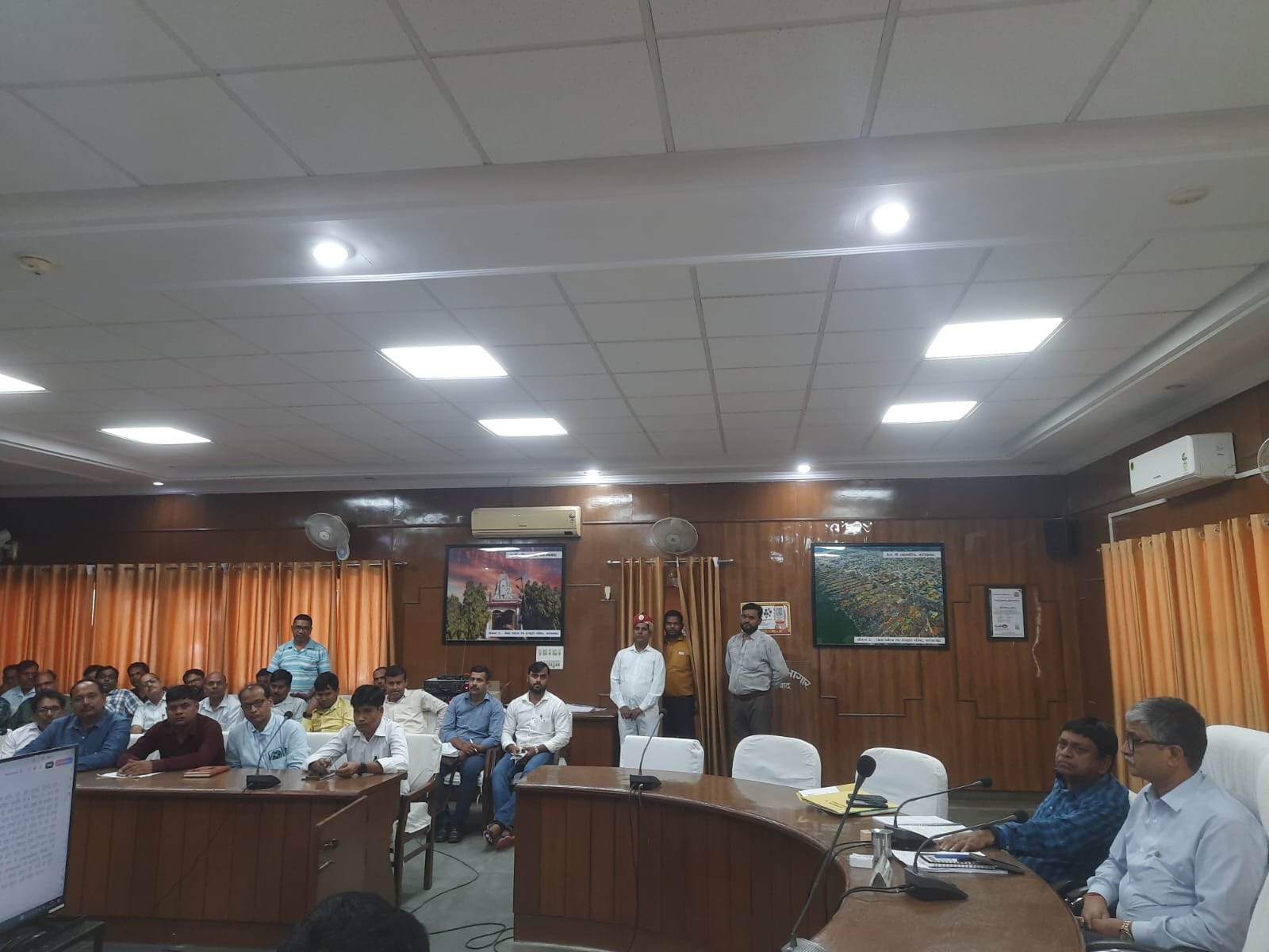 फर्रुखाबाद: आगामी पीसीएस परीक्षा की तैयारी को लेकर जिलाधिकारी की बैठक आयोजित।