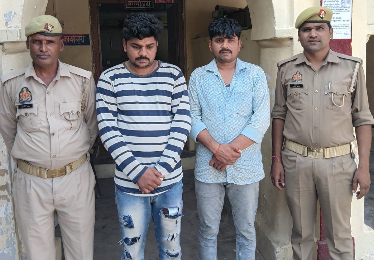 फर्रुखाबाद:सट्टे की खाईबाड़ी करने वाले दो अभियुक्त गिरफ्तार, 32,900 रुपये नकद और मोबाइल बरामद