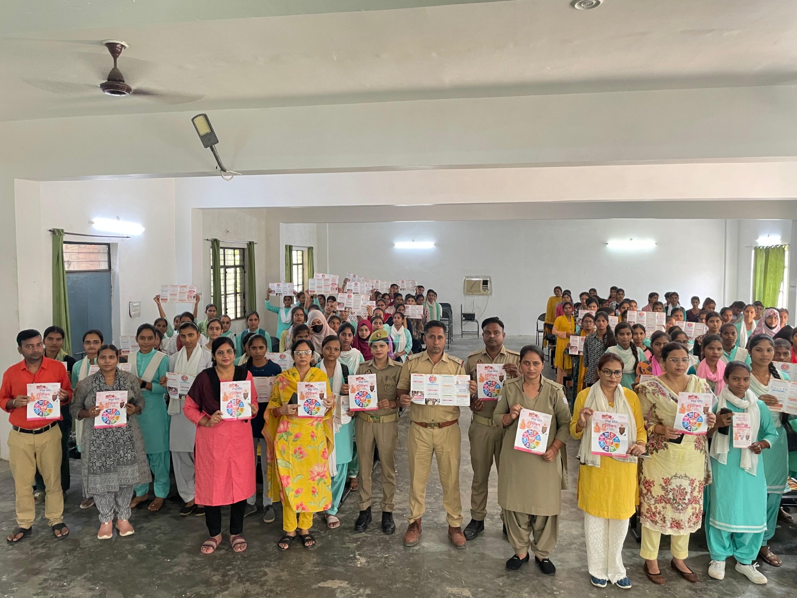 फर्रुखाबाद:कृष्णा देवी पीजी कॉलेज में मिशन शक्ति फेस 5.0 अभियान के तहत छात्राओं को किया गया जागरूक।