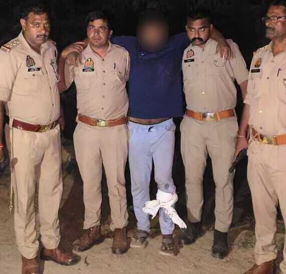 फर्रुखाबाद:कमालगंज पुलिस और अभियुक्तों के बीच मुठभेड़, तीन वांछित गिरफ्तार एक के पैर में लगी गोली।