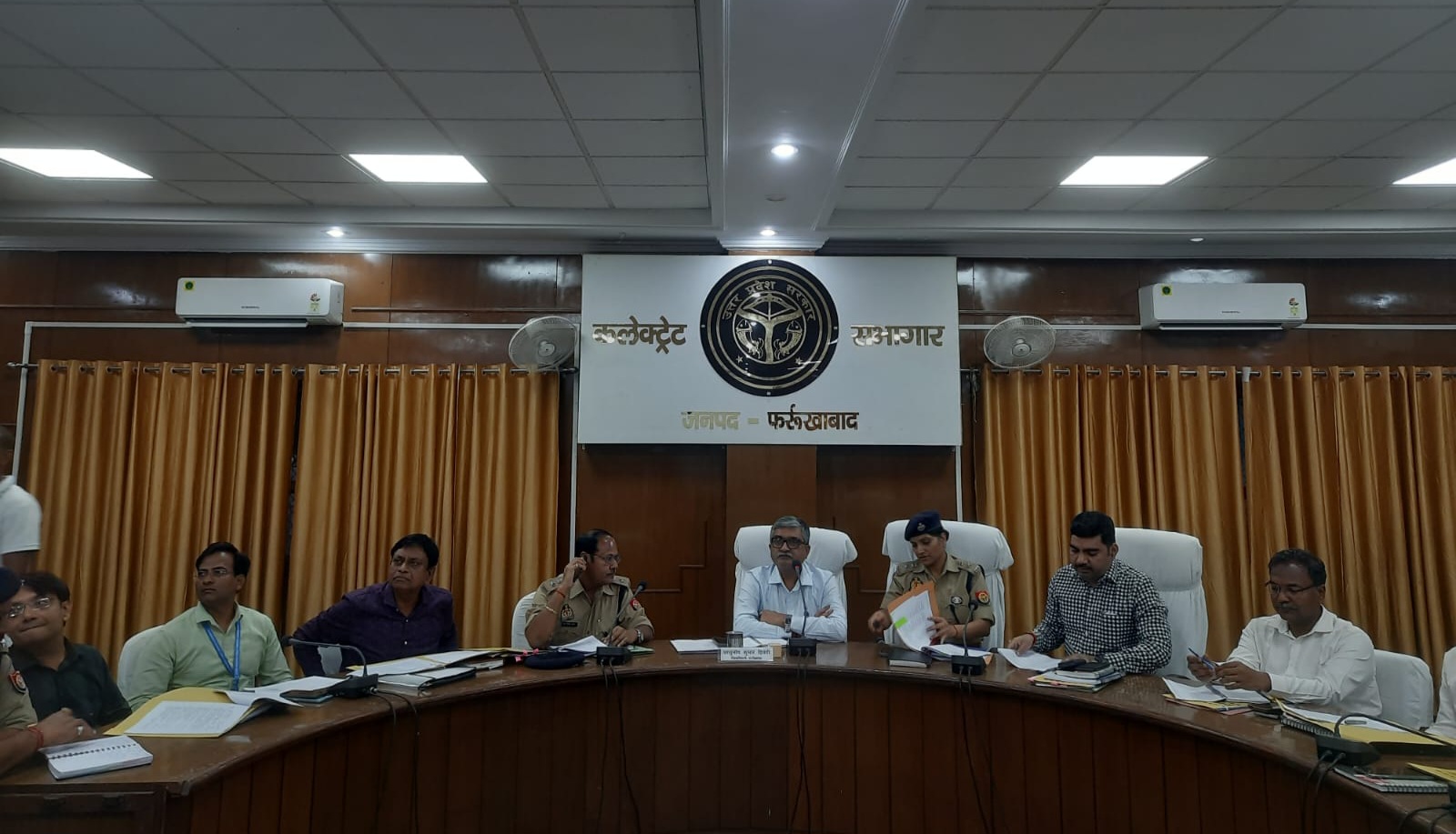 फर्रुखाबाद में पीसीएस परीक्षा की तैयारियों को लेकर जिलाधिकारी ने की बैठक, दिए कड़े निर्देश