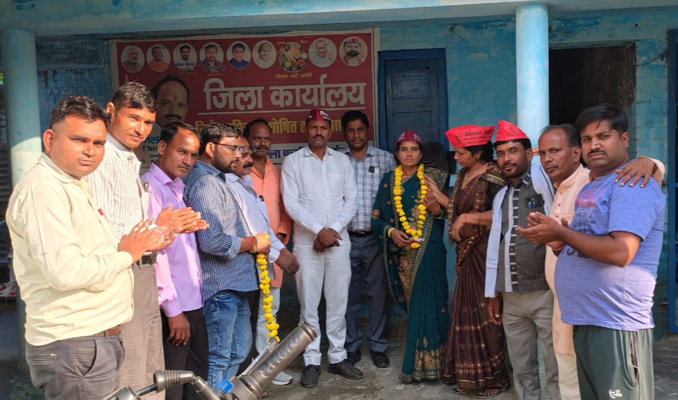 फर्रुखाबाद:निषाद पार्टी ने की जिला बैठक, 15 अक्टूबर को राष्ट्रीय अध्यक्ष डॉ. संजय निषाद के आगमन को लेकर बनी रणनीति