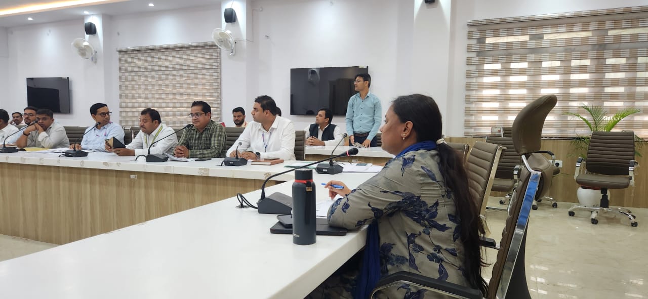 प्रयागराज: मुख्य विकास अधिकारी ने पीएम सूर्यघर योजना के प्रगति की समीक्षा की