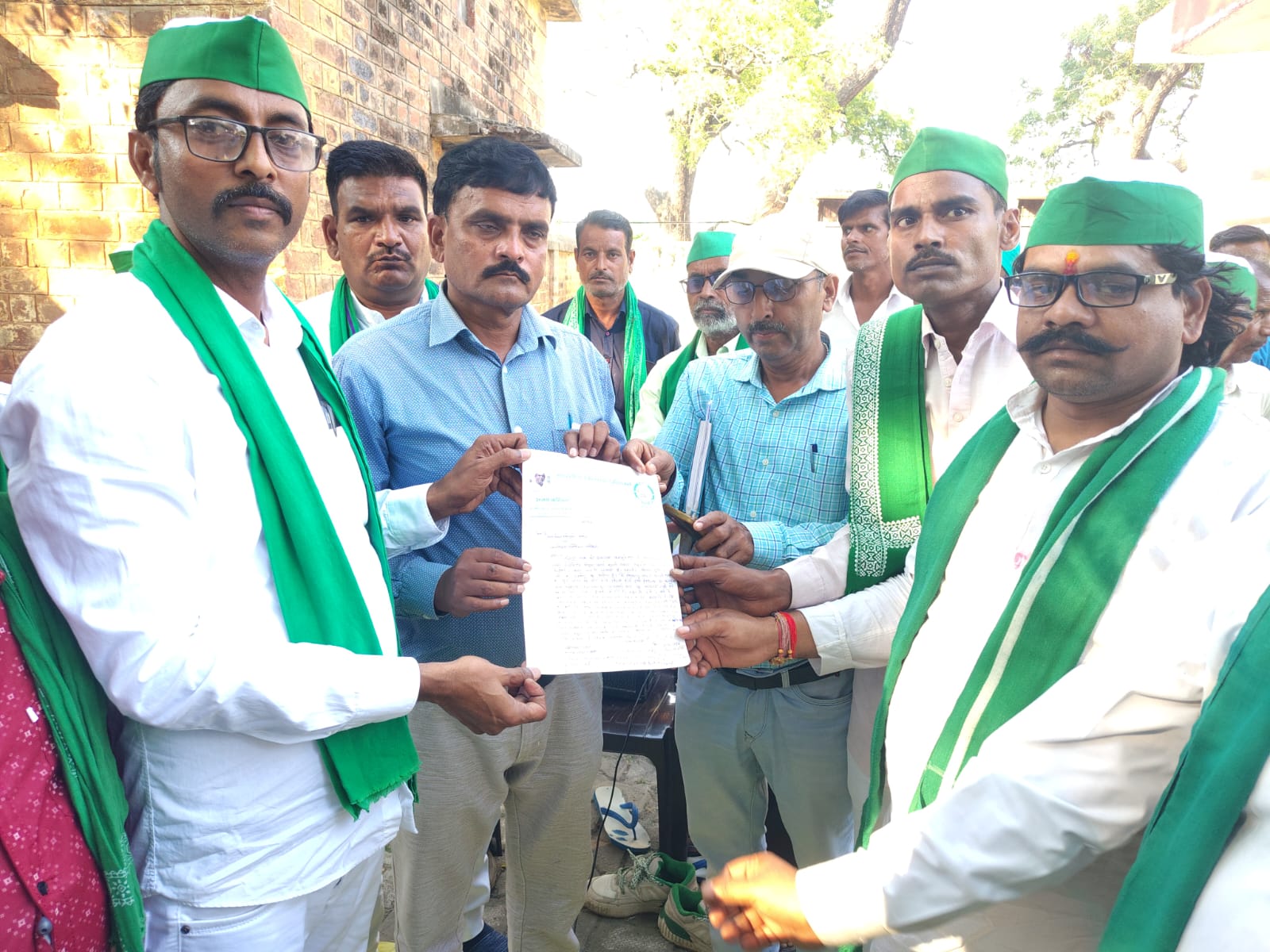 फर्रुखाबाद:भारतीय किसान यूनियन टिकैत ने एबीएसए राजेपुर और सीडीपीओ को दिया 48 घंटे का अल्टीमेटम