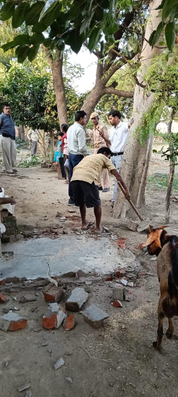 प्रयागराज: जिलाधिकारी के निर्देश के क्रम में सभी तहसीलों में कुल 18 स्थानों पर सरकारी भूमि, ग्राम सभा की भूमि से हटाया गया अवैध अतिक्रमण