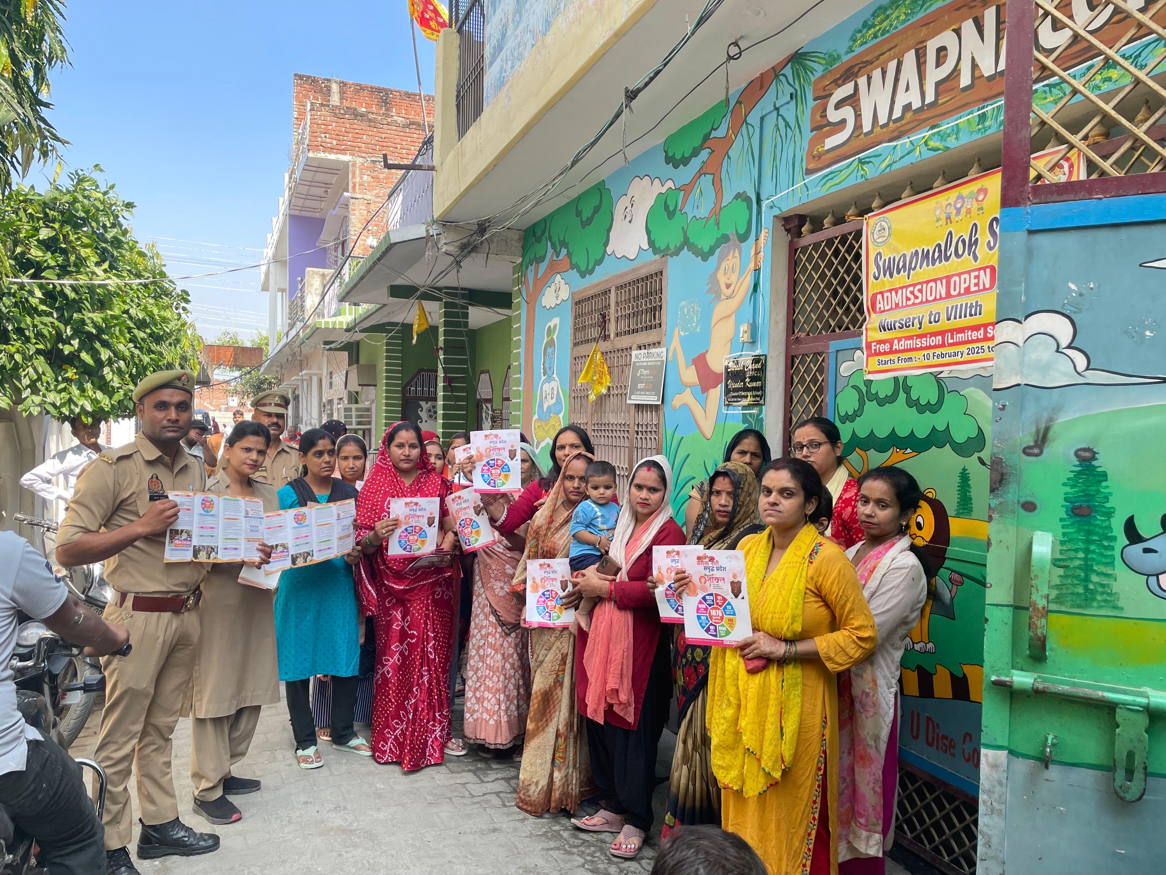 फर्रुखाबाद:मिशन शक्ति अभियान 5.0 के तहत थाना कादरीगेट क्षेत्र में महिलाओं और बालिकाओं को जागरूक किया गया