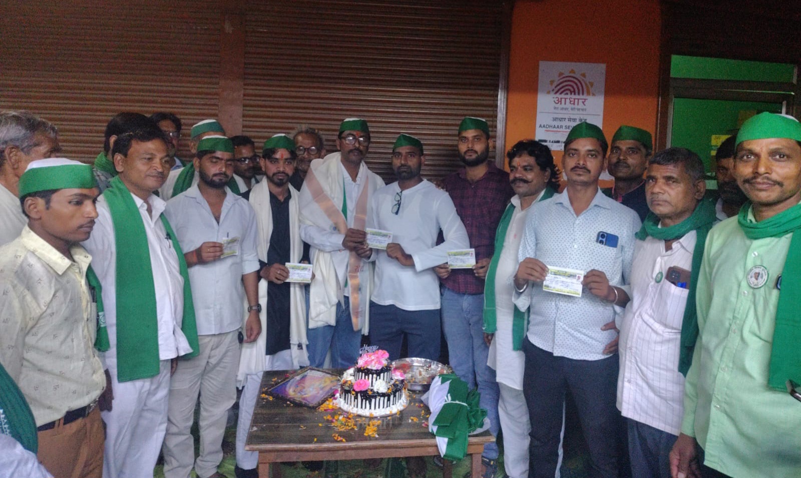 फर्रुखाबाद:भाकियू (टिकैत) ने सेवा दिवस के रूप में मनाया जिलाध्यक्ष अजय कटियार एवं विजय कटियार का जन्मदिन।
