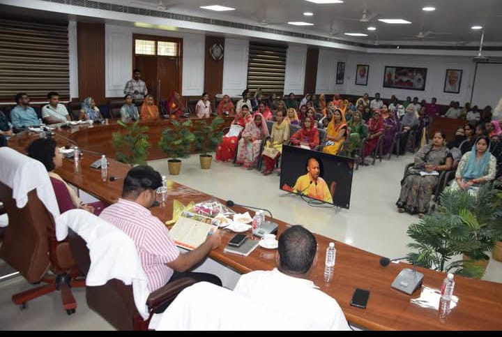 लखीमपुर खीरी : उज्ज्वला योजना के तहत मुख्यमंत्री द्वारा लाभार्थियों के खातों में निशुल्क गैस रिफिल सब्सिडी राशि अंतरित