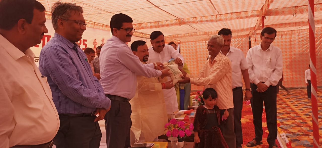 फर्रुखाबाद में आयोजित हुआ मिलेट्स पुनरोद्धार कार्यक्रम, सांसद व जिलाधिकारी ने किसानों को किया संबोधित