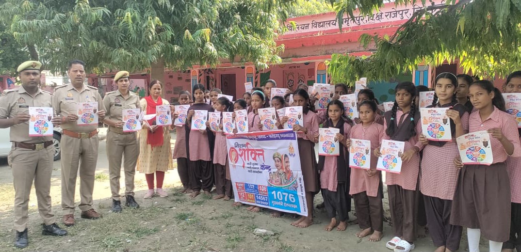 फर्रुखाबाद:मिशन शक्ति अभियान 5.0 के अंतर्गत सिविलियन विद्यालय अमृतपुर में बालिकाओं को किया जागरूक।