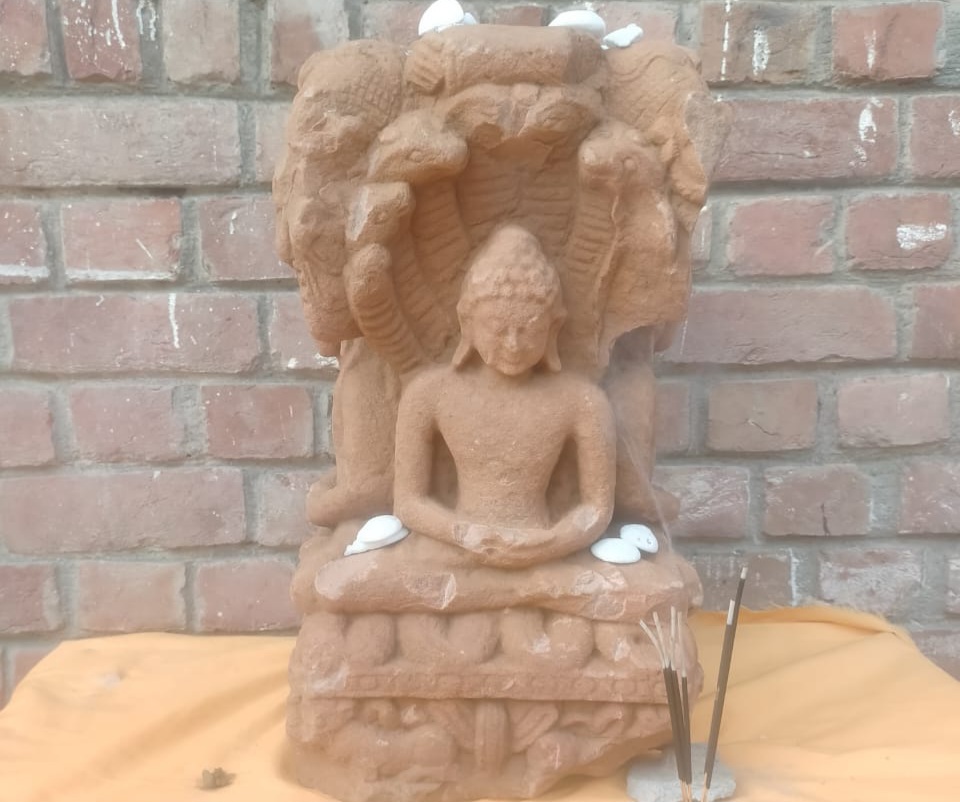 फर्रुखाबाद के कम्पिल क्षेत्र में खुदाई के दौरान मिली भगवान बुद्ध की प्राचीन प्रतिमा