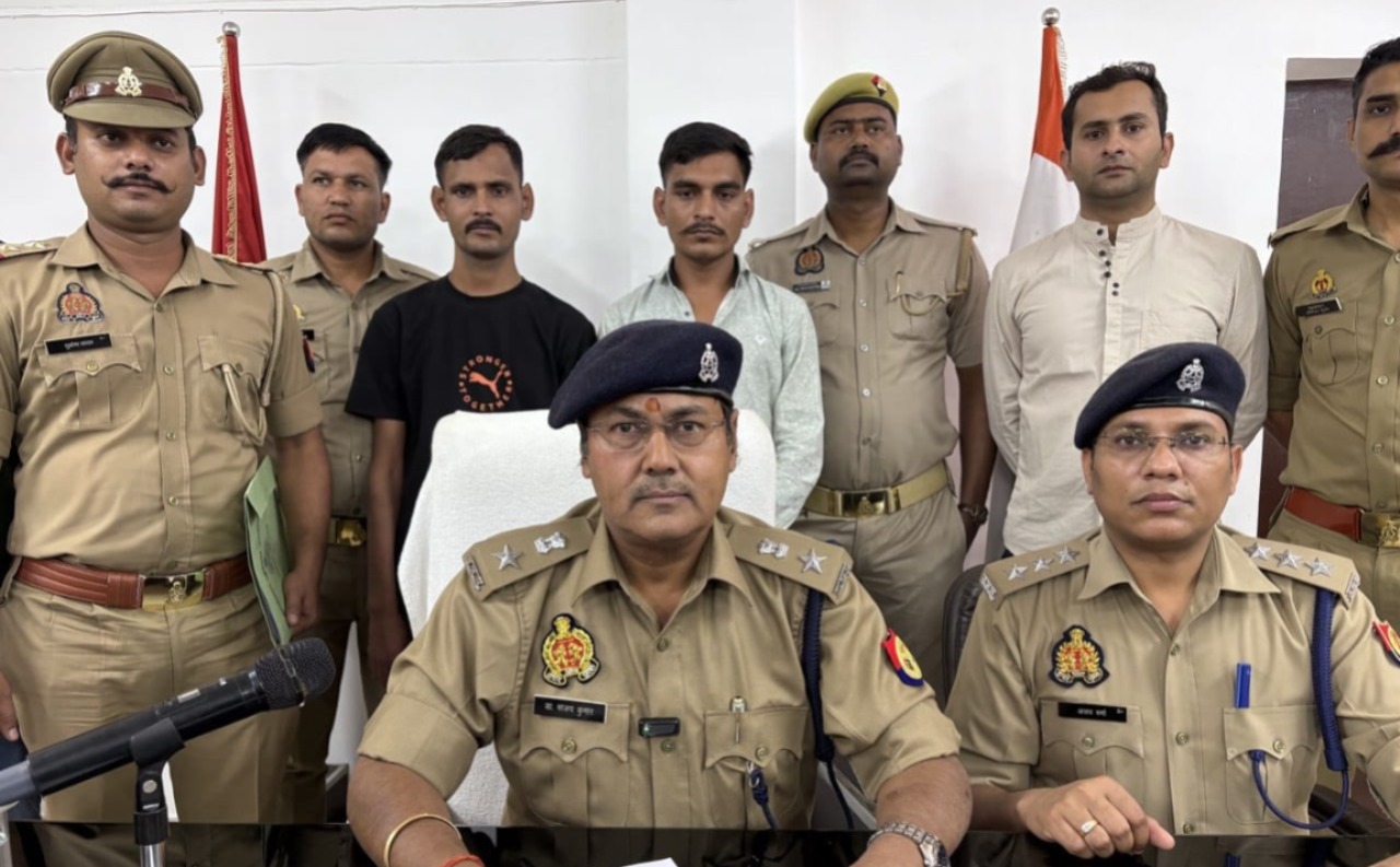 फर्रुखाबाद: 20 लाख की साइबर ठगी का खुलासा: साइबर क्राइम पुलिस ने दो ठगों को किया गिरफ्तार, स्कॉर्पियो कार, मोबाइल व नगद बरामद