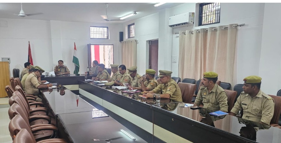 फर्रुखाबाद में अपर पुलिस अधीक्षक की अध्यक्षता में आई.टी. एक्ट विवेचना समीक्षा बैठक आयोजित।