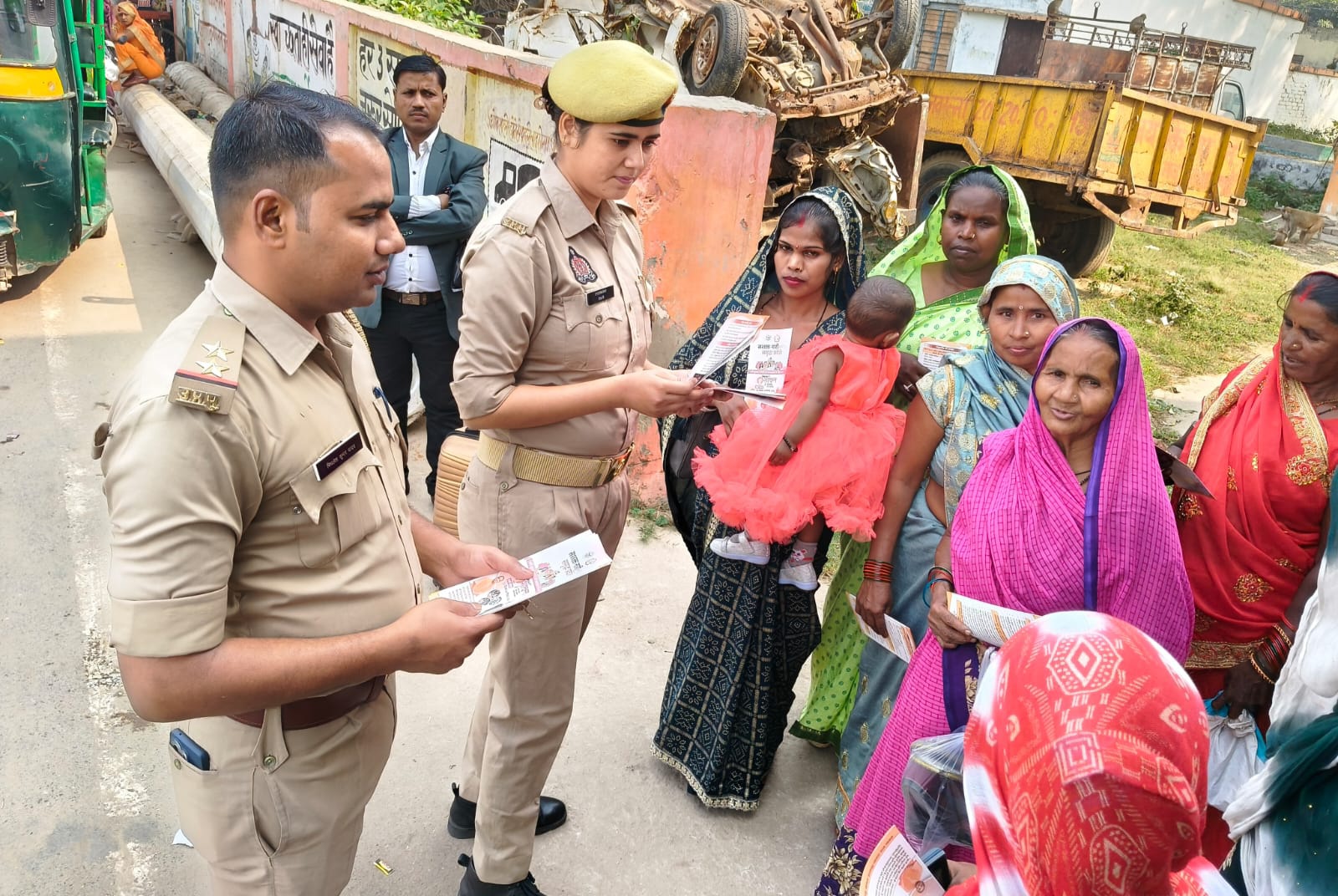 फर्रुखाबाद: थाना शमसाबाद पुलिस द्वारा मिशन शक्ति अभियान के तहत महिलाओं को किया गया जागरूक
