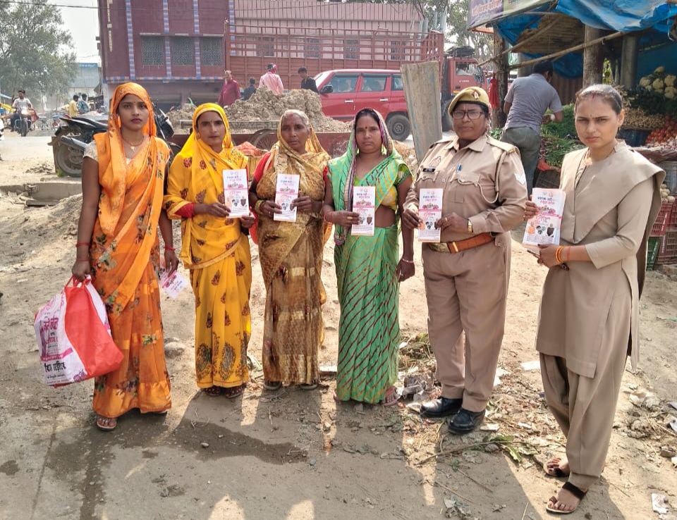 फर्रुखाबाद:मिशन शक्ति अभियान के तहत कोतवाली मोहम्मदाबाद पुलिस ने महिलाओं व बालिकाओं को किया जागरूक