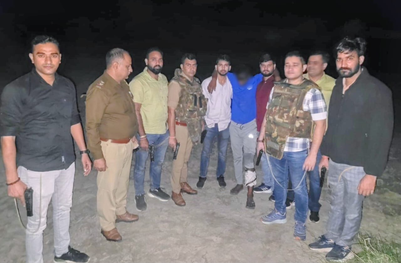 फर्रुखाबाद में मुठभेड़: 25 हजार के इनामी गैंगस्टर को पुलिस ने दबोचा, पैर में लगी गोली