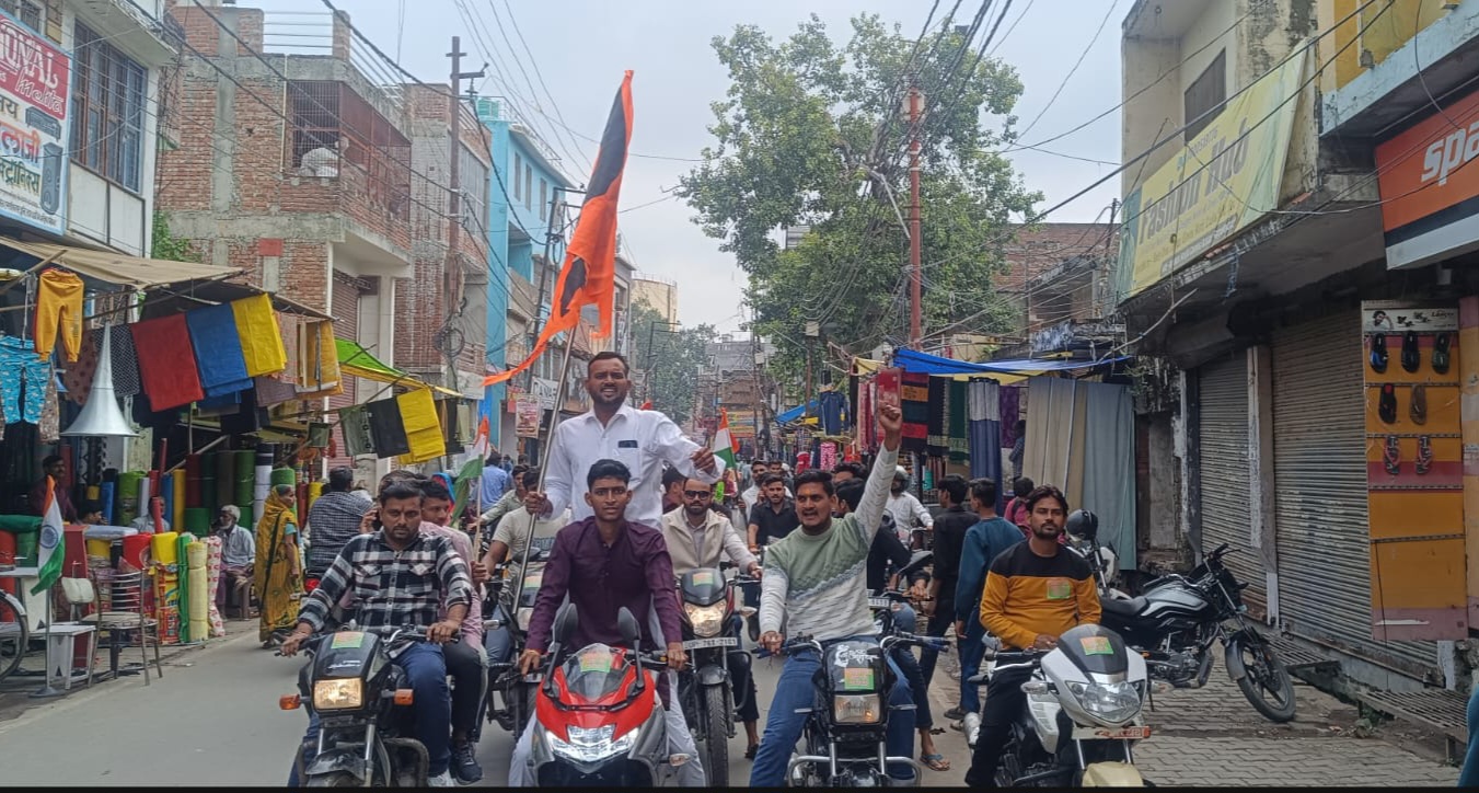 फर्रुखाबाद:सरदार वल्लभभाई पटेल की 150वीं जयंती पर एकता मंच द्वारा भव्य बाइक रैली का आयोजन।