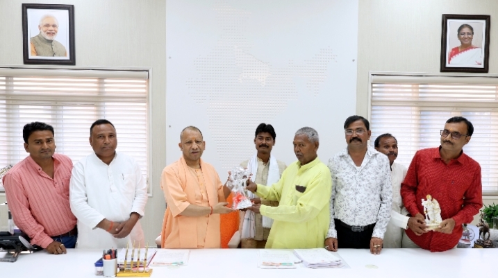 पीलीभीत: बीसलपुर विधानसभा के विधायक जी ने अपने मंडल अध्यक्षों के साथ मुख्यमंत्री माननीय श्री योगी आदित्यनाथ जी से की शिष्टाचार भेंट ।