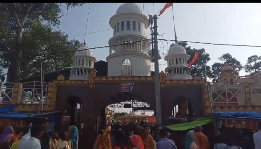 फर्रुखाबाद:गुड़गांव देवी मंदिर में नवमी पर उमड़ा भक्तों का जनसैलाब