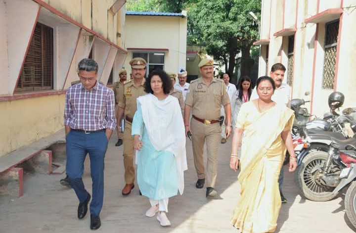 लखीमपुर खीरी : UPPSC PCS, ACF/RFO प्रारंभिक परीक्षा 2025 के दृष्टिगत डीएम संग एसपी ने विभिन्न परीक्षा केंद्रों का किया निरीक्षण