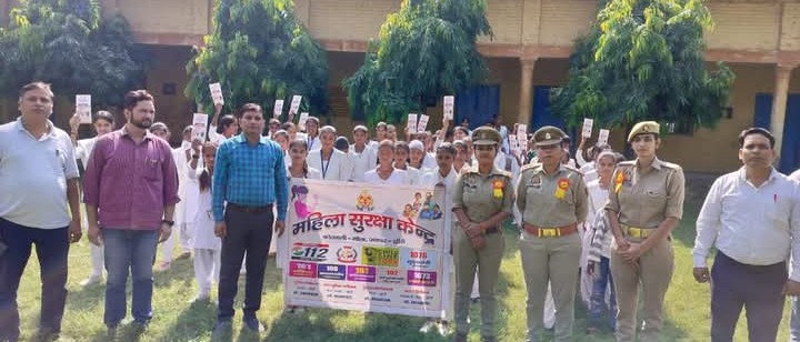 लखीमपुर खीरी : मिशन शक्ति अभियान 5.0 के अन्तर्गत थाना गोला की महिला शक्ति टीम द्वारा गांधी स्मारक उच्चतर प्राथमिक विद्यालय की छात्राओं को किया गया जागरूक