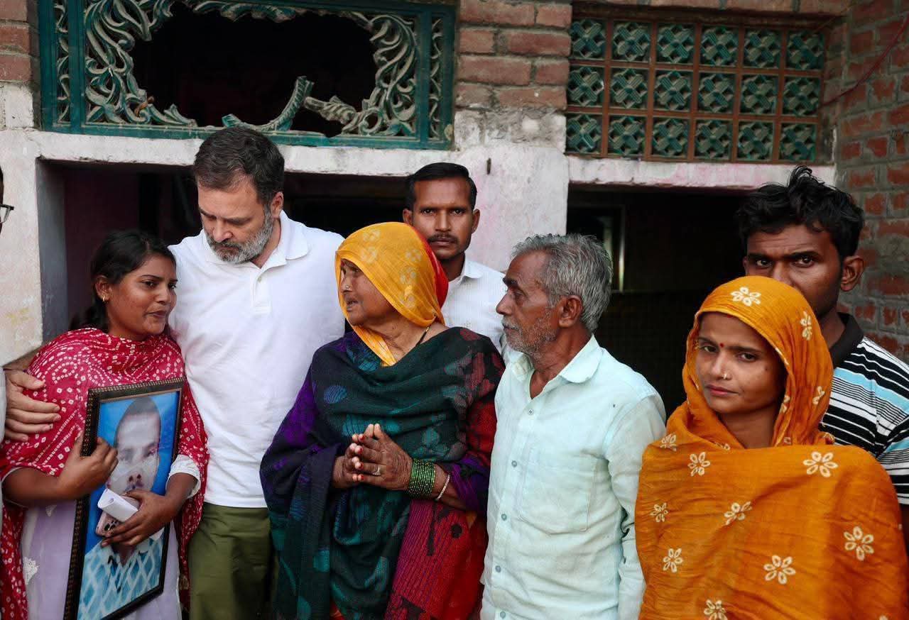 रायबरेली: मृत हरिओम के परिवार से मिले राहुल गांधी