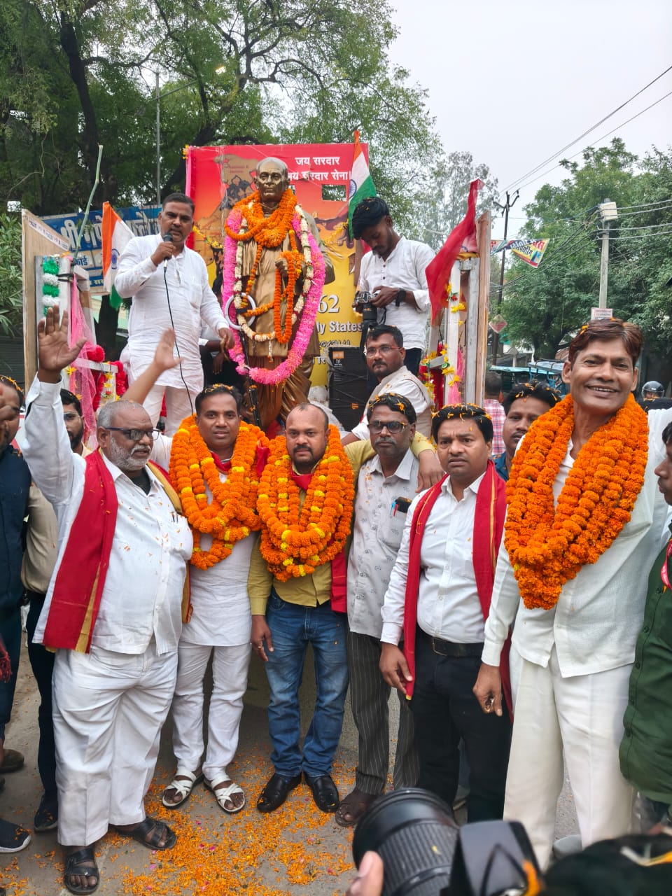 जौनपुर :सरदार सेना समाजिक संगठन द्वारा निकाली गयी जनहित संकल्प यात्रा का जौनपुर में कार्यकर्ताओं ने किया जोरदार स्वागत