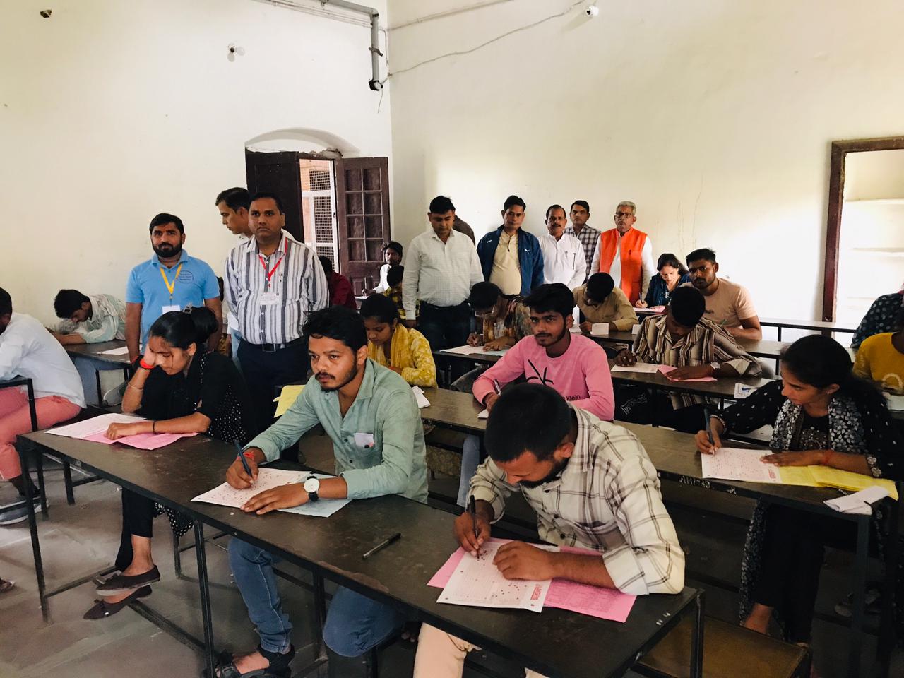 कासगंज : लक्ष्य एजुकेशन पॉइंट्स ने आयोजित कराई प्रतियोगिता परीक्षा