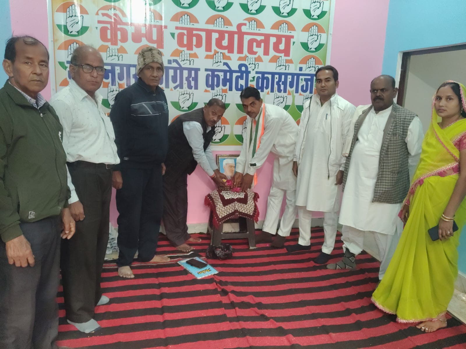 कासगंज :भारत के पूर्व प्रधानमंत्री माननीय स्वर्गीय श्री जवाहरलाल नेहरू जी का बाल दिवस के रूप में शहर कांग्रेस कमेटी कैंप कार्यालय अध्यक्षता में गोष्ठी का आयोजन