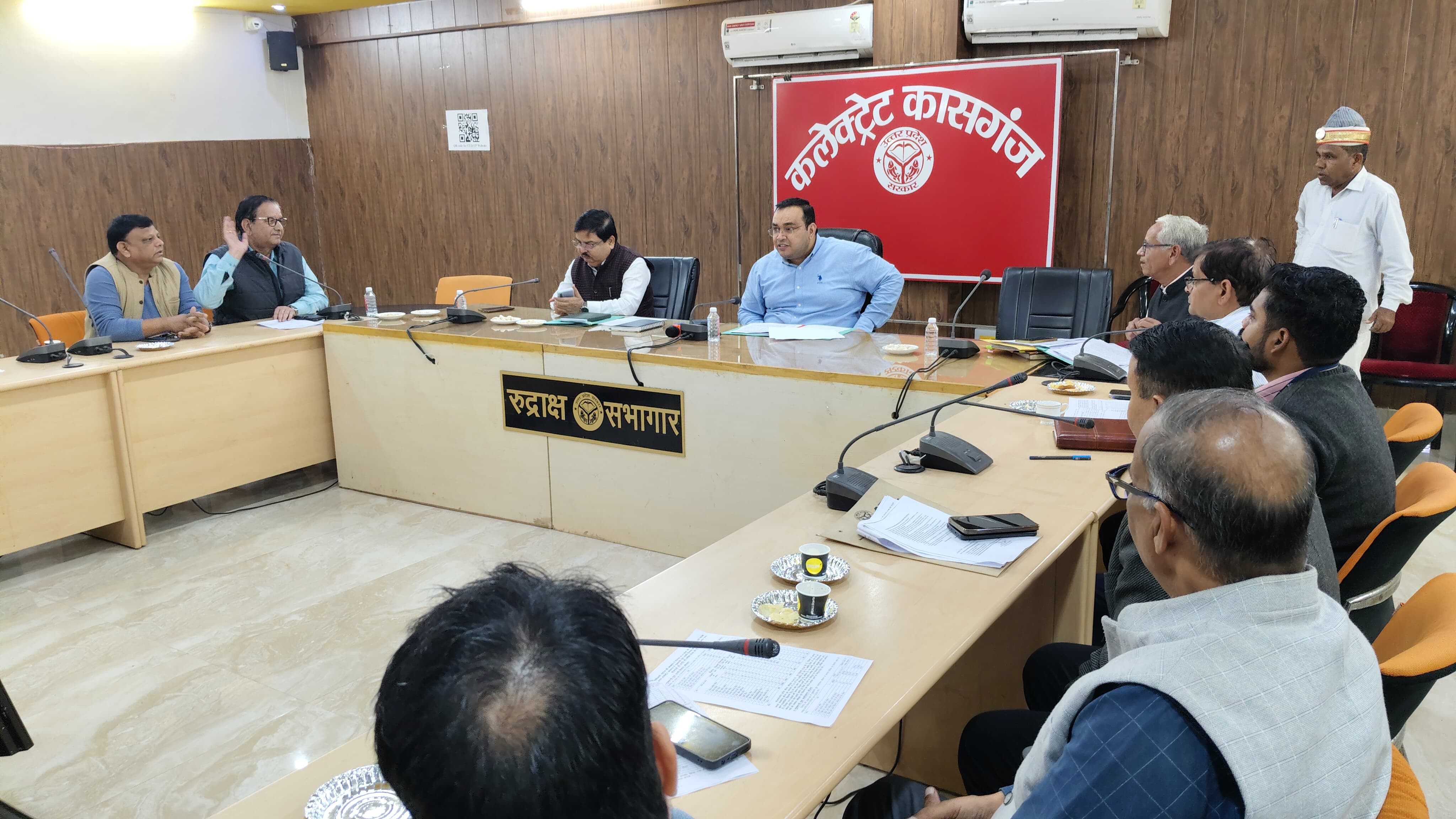 कासगंज: जिलाधिकारी प्रणय सिंह की अध्यक्षता में उद्योग बन्धु की बैठक सम्पन्न।