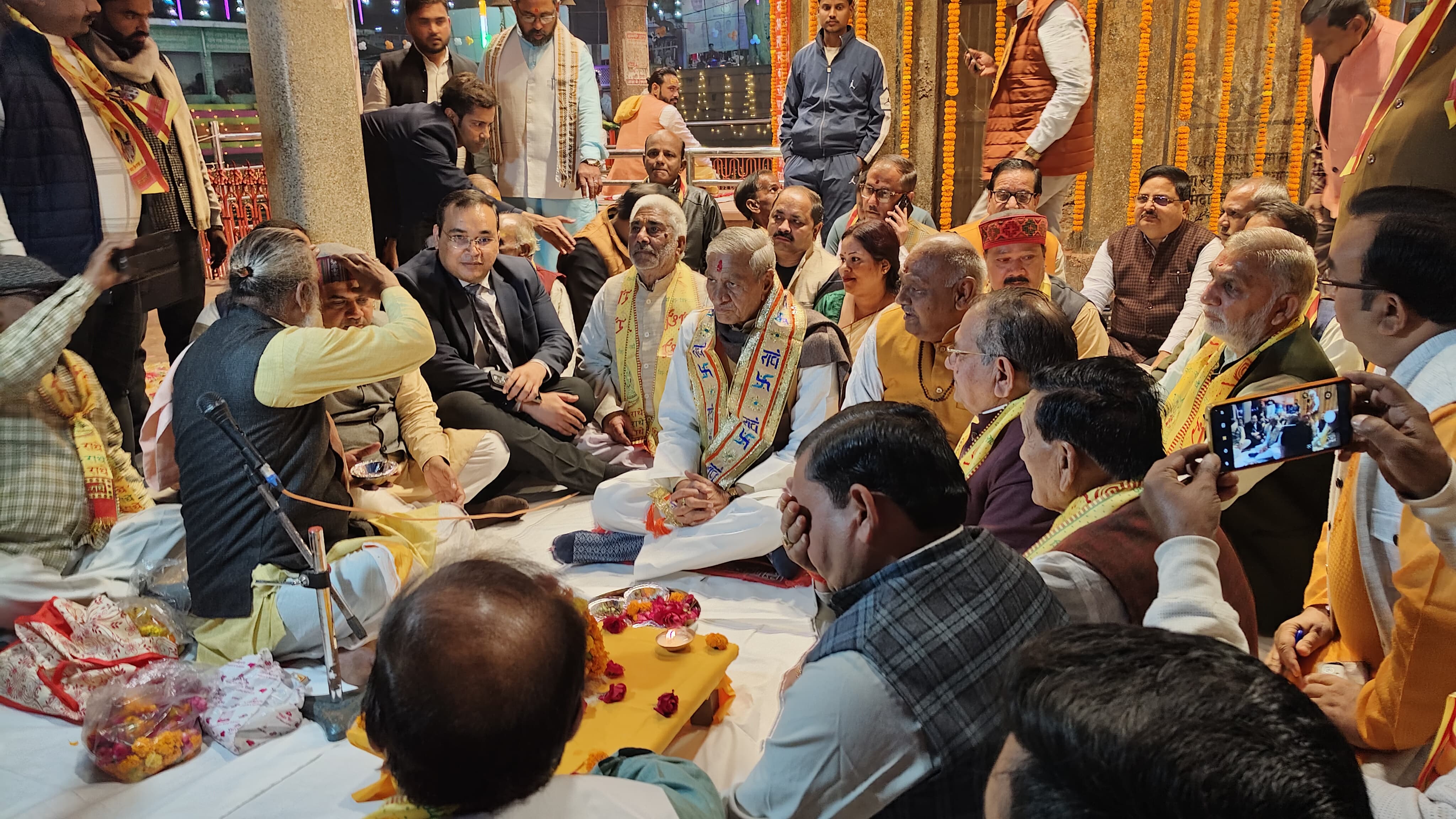 कासगंज: जनप्रतिनिधियों की अध्यक्षता में मेला मार्गशीर्ष वर्ष 2025 का वैदिक मंत्रोच्चार एवं मां गंगा की आरती कर किया गया शुभारंभ।