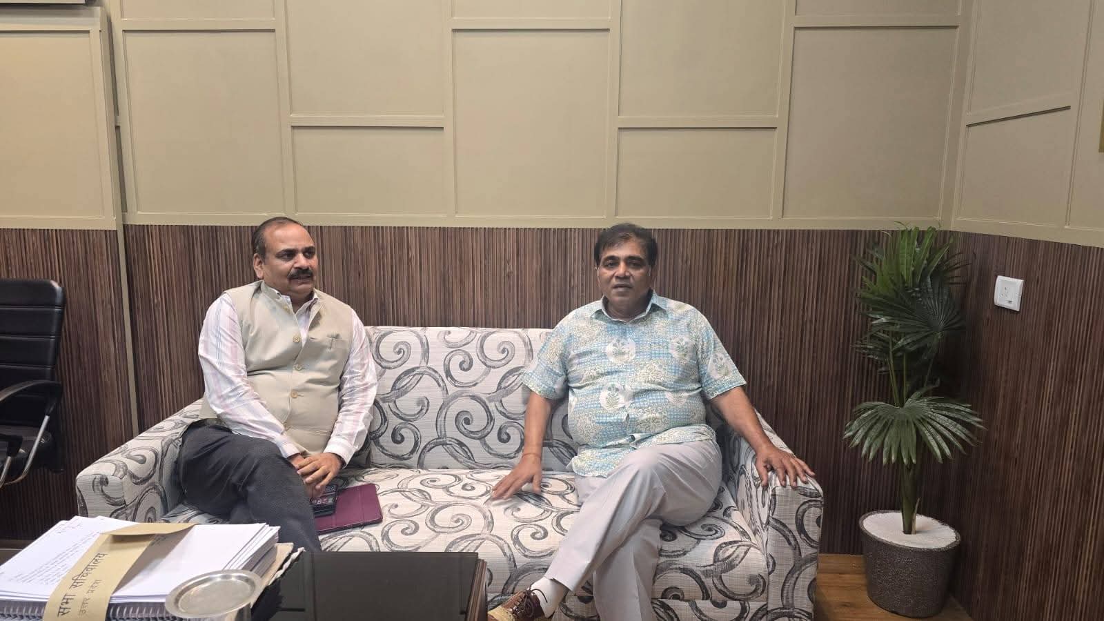 फर्रुखाबाद के विकास को नई गति : विधायक मेजर सुनील दत्त द्विवेदी ने जल निगम एम.डी. के साथ की फाइनल मीटिंग